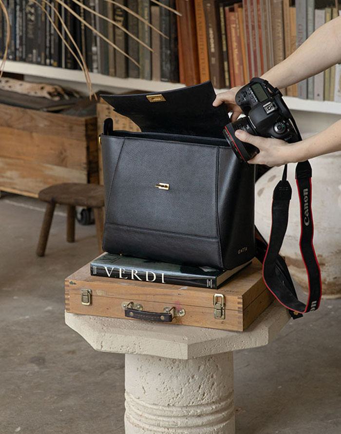 Audrey Noir Women Leather Laptop Camera Bag – GATTA