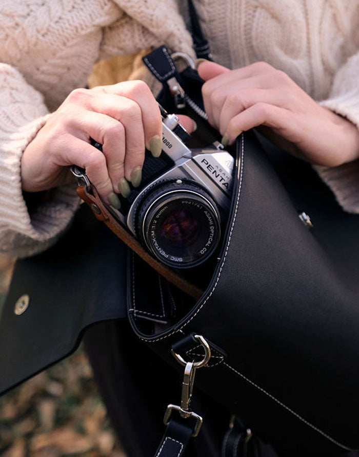 Aria Noir Women Camera Bag – GATTA